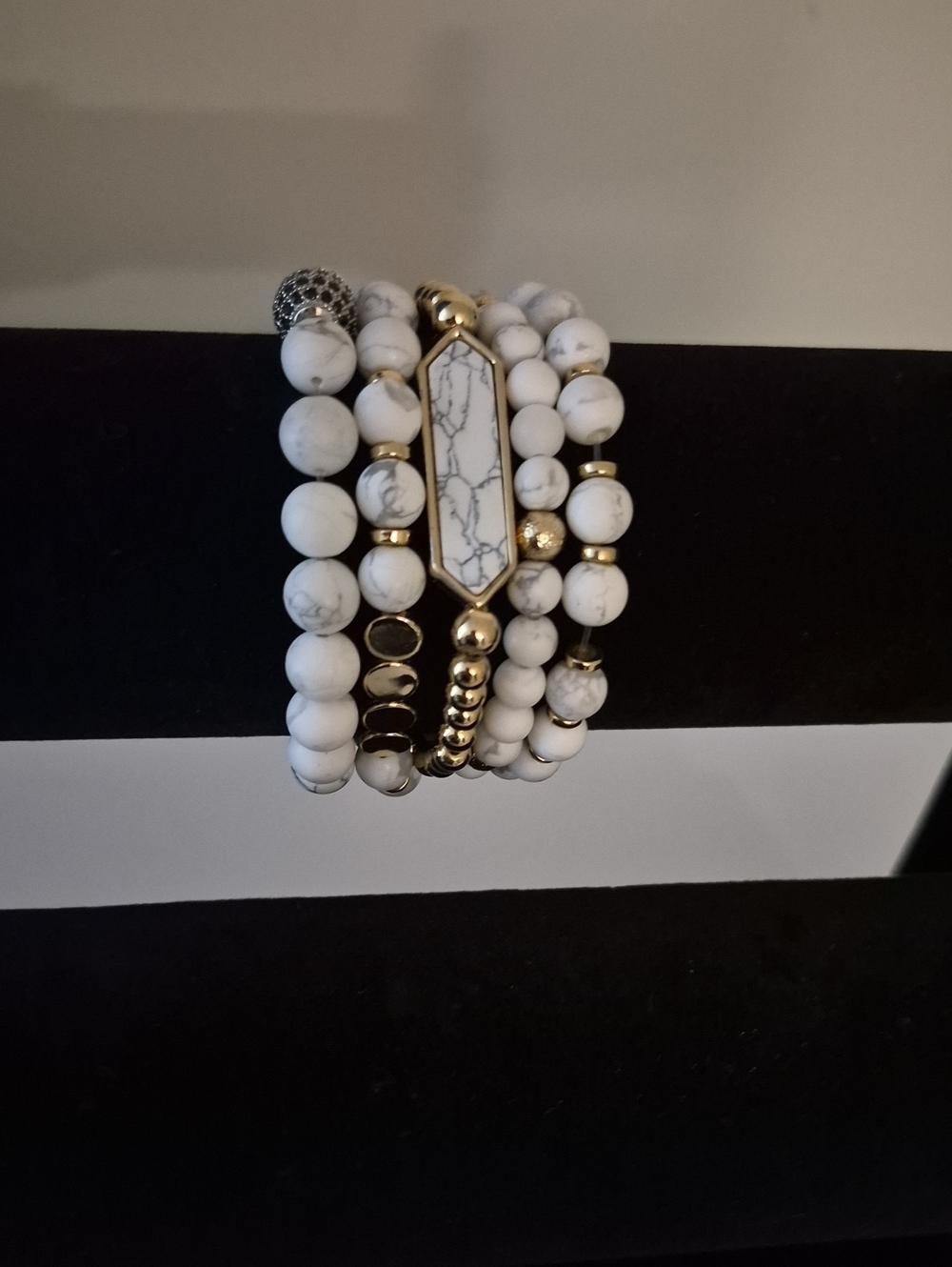 Used Park Lane White Howlite and Gold Beaded Stackable Bracelet Set